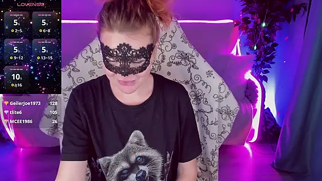 Snapshot of Sexy-Housewife chatting on January 25, 1:54 am Sexy-Housewife online show from January 25, 1:54 am