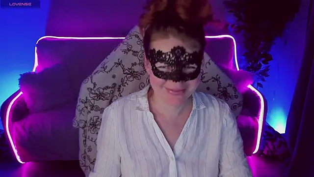 Snapshot of Sexy-Housewife chatting on March 6, 12:52 pm Sexy-Housewife online show from March 6, 12:52 pm