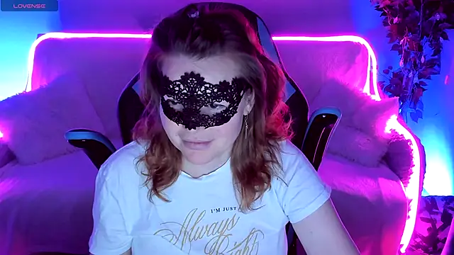 Snapshot of Sexy-Housewife chatting on September 13, 7:02 pm Sexy-Housewife online show from September 13, 7:02 pm