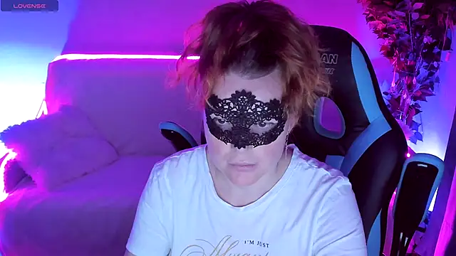 Snapshot of Sexy-Housewife chatting on September 17, 7:04 pm Sexy-Housewife online show from September 17, 7:04 pm