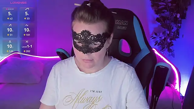 Snapshot of Sexy-Housewife chatting on September 25, 6:55 pm Sexy-Housewife online show from September 25, 6:55 pm