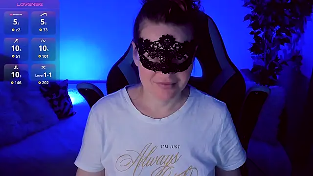 Snapshot of Sexy-Housewife chatting on October 28, 7:27 pm Sexy-Housewife online show from October 28, 7:27 pm