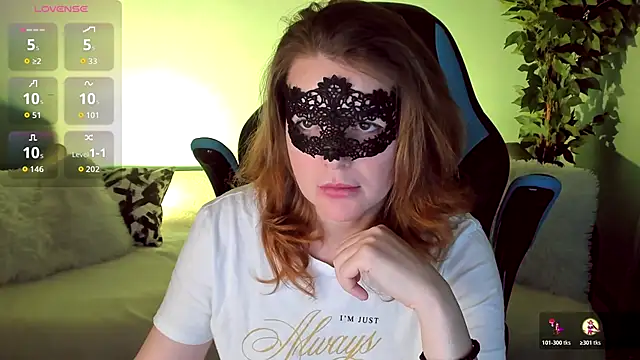 Snapshot of Sexy-Housewife chatting on October 31, 7:26 pm Sexy-Housewife online show from October 31, 7:26 pm