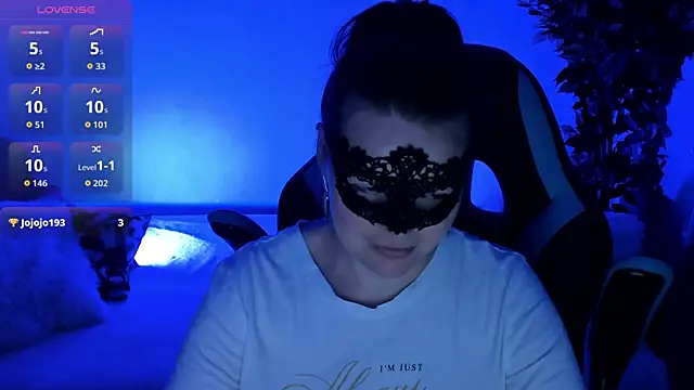 Snapshot of Sexy-Housewife chatting on November 8, 6:51 pm Sexy-Housewife online show from November 8, 6:51 pm