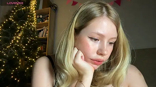 HoneyAudrey online show from December 19, 3:07 am