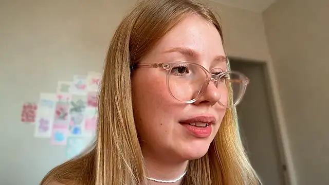 HoneyAudrey online show from June 26, 2:27 am
