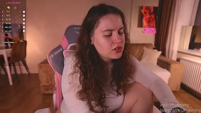 Snapshot of My_Emmy chatting on January 16, 9:52 pm My Emmy online show from January 16, 9:52 pm