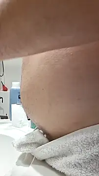 Snapshot of Davo84123 chatting on December 18, 10:27 pm Davo84123 online show from December 18, 10:27 pm