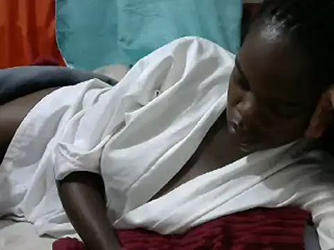 Snapshot of Creamy_dolly chatting on January 16, 12:34 am Creamy dolly online show from January 16, 12:34 am