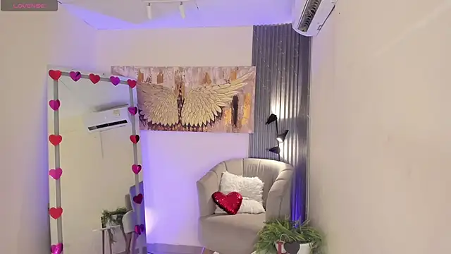 emma alice  online show from February 6, 12:05 pm