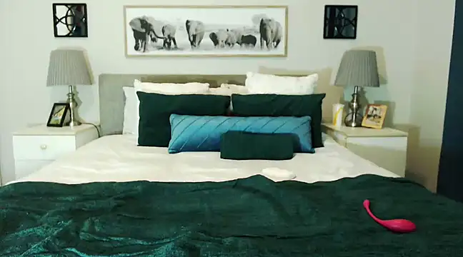 Snapshot of NaughtyKelly28 chatting on February 1, 10:44 pm NaughtyKelly28 online show from February 1, 10:44 pm