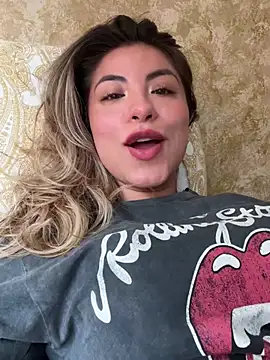 Karen San Miguel online show from February 5, 7:10 pm