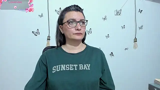 Amie Adams82  online show from December 5, 6:26 pm