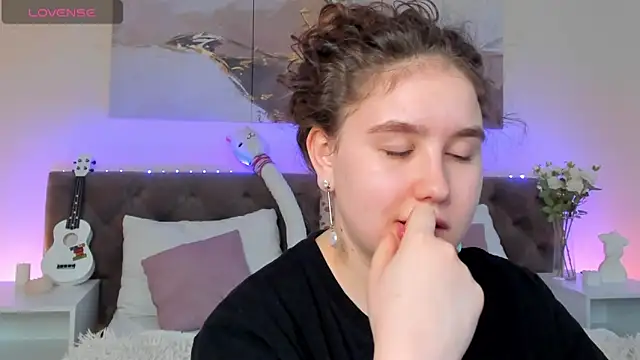 Ariella Sol online show from January 21, 7:15 am