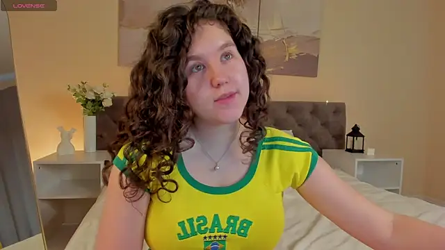 Ariella Sol online show from July 5, 1:01 am