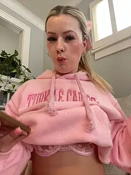 LoveShae  online show from February 5, 10:01 pm