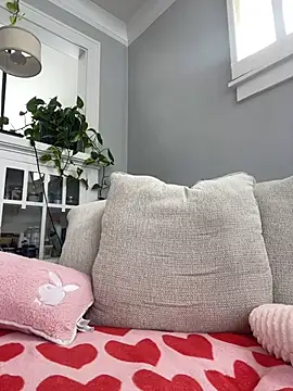 LoveShae  online show from February 11, 8:20 pm