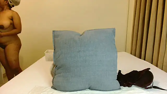 Snapshot of ALEXABOUJEE95 chatting on February 27, 3:25 am ALEXABOUJEE95 online show from February 27, 3:25 am