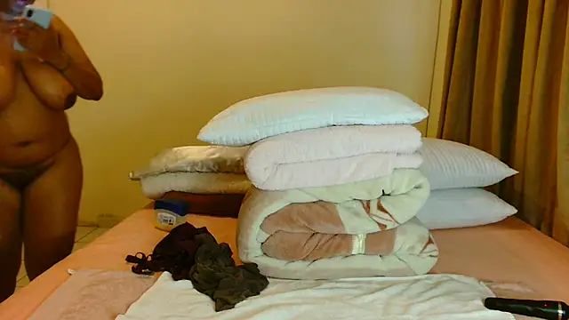 Snapshot of ALEXABOUJEE95 chatting on October 6, 3:31 pm ALEXABOUJEE95 online show from October 6, 3:31 pm