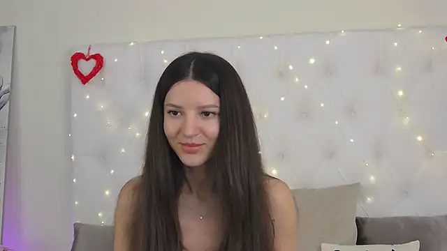 Snapshot of --Daniella- chatting on December 3, 8:00 am --Daniella- online show from December 3, 8:00 am