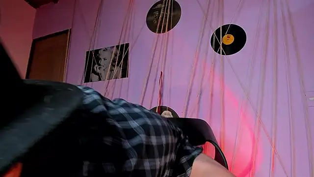 Snapshot of MrShaggy chatting on January 4, 1:21 pm MrShaggy online show from January 4, 1:21 pm