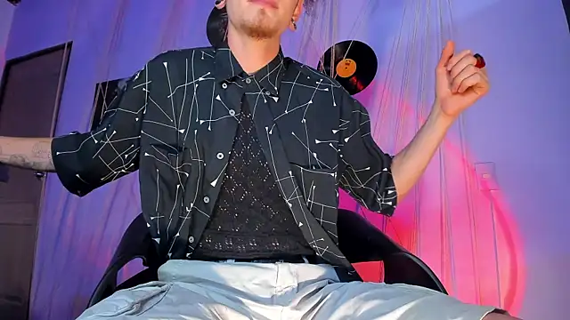 Snapshot of MrShaggy chatting on January 24, 9:37 pm MrShaggy online show from January 24, 9:37 pm