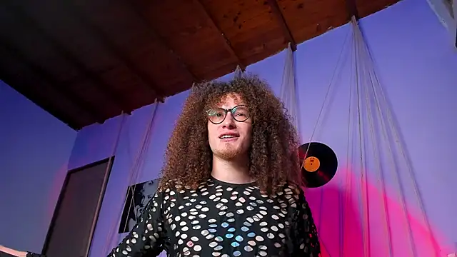 Snapshot of MrShaggy chatting on February 15, 1:31 am MrShaggy online show from February 15, 1:31 am