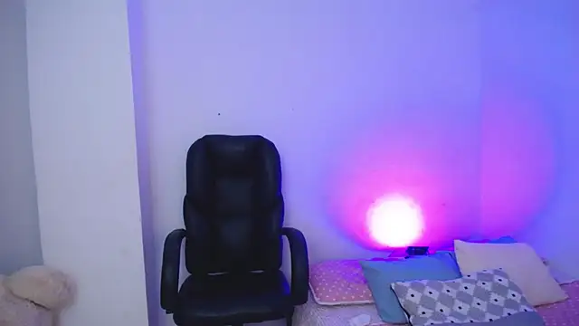 Snapshot of keelly_richaardson1 chatting on March 7, 3:51 am keelly richaardson1 online show from March 7, 3:51 am