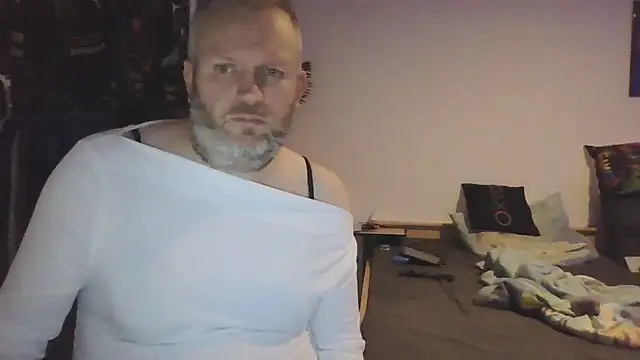 ShyBoy1982 online show from April 19, 12:00 am