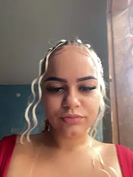 Snapshot of Lolacavalona chatting on December 30, 2:08 pm Lolacavalona online show from December 30, 2:08 pm