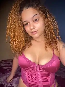 Snapshot of Lolacavalona chatting on October 14, 12:00 am Lolacavalona online show from October 14, 12:00 am