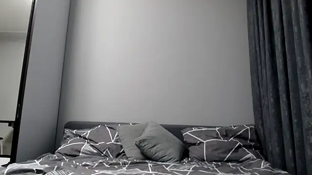 Snapshot of SierraSky_ chatting on December 5, 9:17 pm SierraSky online show from December 5, 9:17 pm