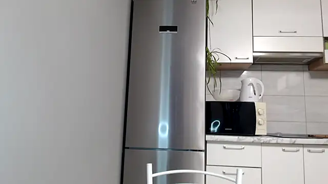 Snapshot of SierraSky_ chatting on February 1, 6:08 pm SierraSky online show from February 1, 6:08 pm