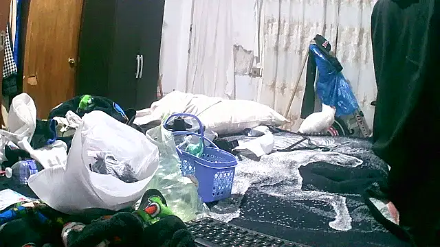 Snapshot of jperezofficial1 chatting on September 18, 7:21 am jperezofficial1 online show from September 18, 7:21 am