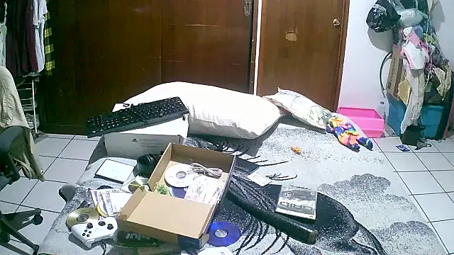 Snapshot of jperezofficial1 chatting on October 5, 4:11 am jperezofficial1 online show from October 5, 4:11 am