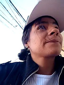 Leslly  online show from January 6, 8:50 pm