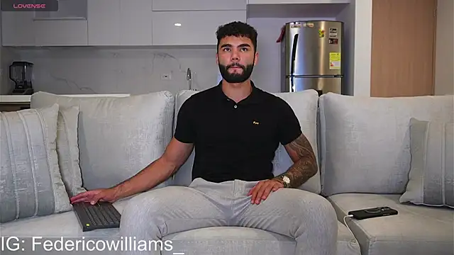 Snapshot of Derek_w chatting on January 22, 8:29 am Derek w online show from January 22, 8:29 am