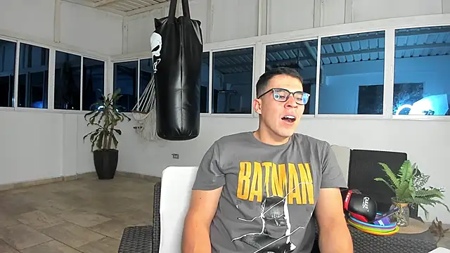 owengray2n online show from December 3, 2:14 am