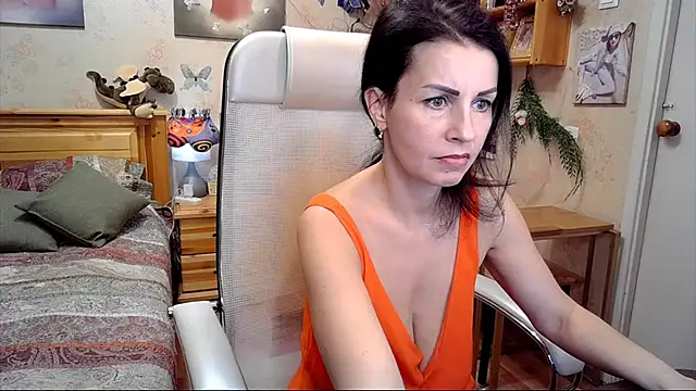 Snapshot of Kendra_Mom chatting on February 22, 5:46 pm Kendra Mom online show from February 22, 5:46 pm