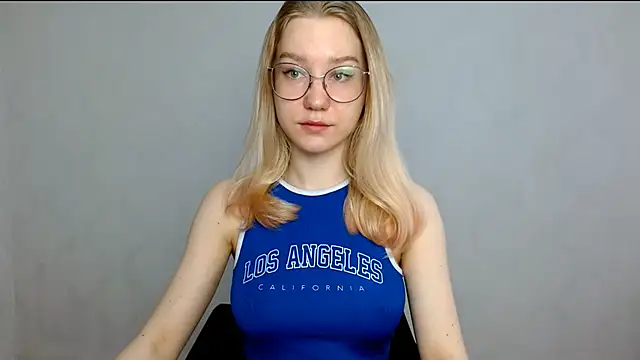 Snapshot of cindi_hot chatting on February 23, 8:39 am cindi hot online show from February 23, 8:39 am