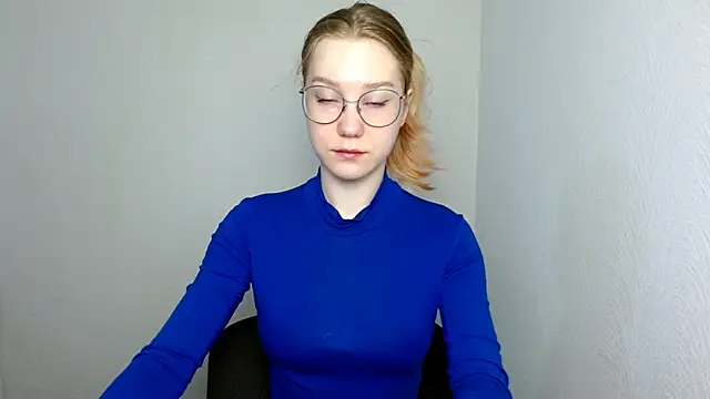 Snapshot of cindi_hot chatting on March 15, 8:26 am cindi hot online show from March 15, 8:26 am