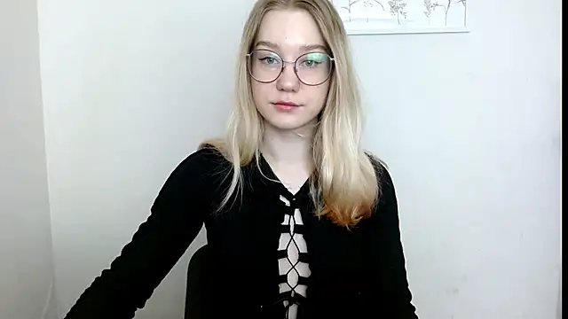 Snapshot of cindi_hot chatting on March 21, 8:28 am cindi hot online show from March 21, 8:28 am