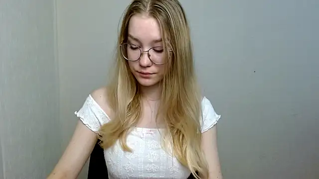 cindi hot online show from November 8, 10:26 am