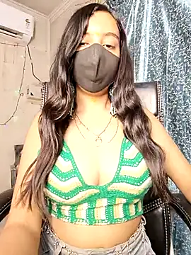 Snapshot of Parinaaz18 chatting on April 28, 1:26 am Parinaaz18 online show from April 28, 1:26 am