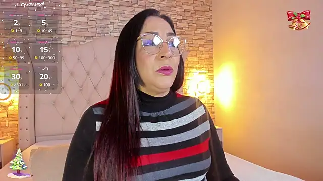 Snapshot of Gina_Myers chatting on December 18, 12:18 pm Gina Myers online show from December 18, 12:18 pm