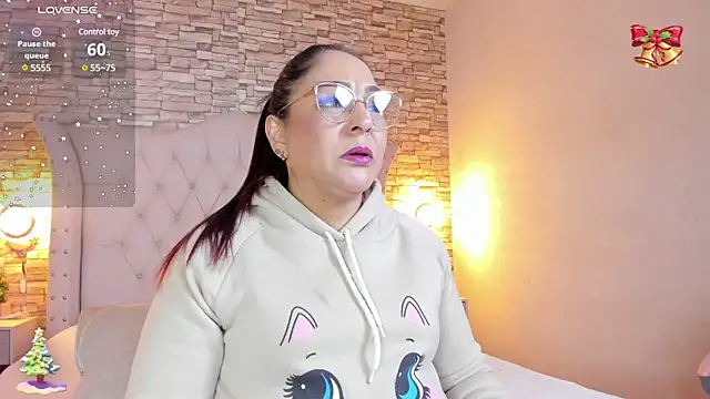 Snapshot of Gina_Myers chatting on December 24, 12:22 pm Gina Myers online show from December 24, 12:22 pm