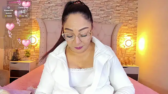 Snapshot of Gina_Myers chatting on January 21, 12:39 pm Gina Myers online show from January 21, 12:39 pm