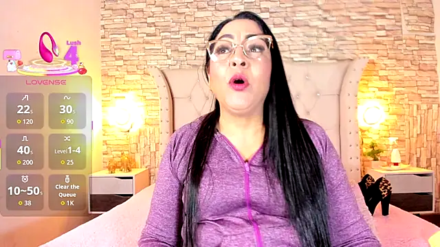 Snapshot of Gina_Myers chatting on September 21, 12:29 pm Gina Myers online show from September 21, 12:29 pm