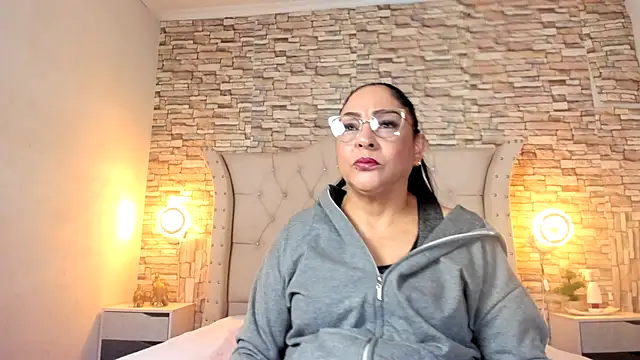 Snapshot of Gina_Myers chatting on September 30, 12:43 pm Gina Myers online show from September 30, 12:43 pm
