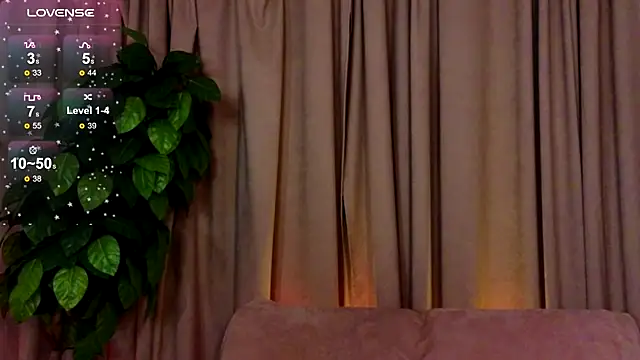 Snapshot of SusieMorris chatting on February 20, 5:33 am SusieMorris online show from February 20, 5:33 am